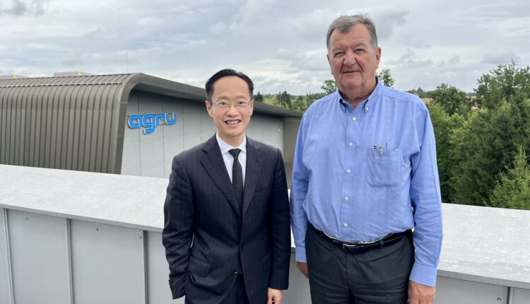 Andrew Lau, VP Electronics and Industrial for Solvay’s Specialty Polymers Global Business Unit, with Alois Gruber, owner and CEO of Agru.
